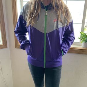 •Nike wind breaker